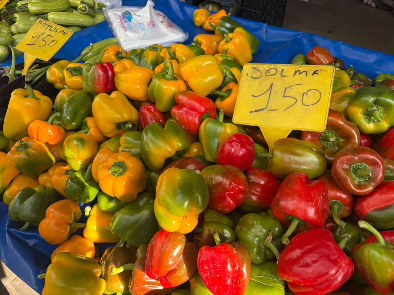 Menteşe Perşembe Pazarında Fiyatlar Cep Yakıyor: Sarımsak 350 TL ile Zirvede 4